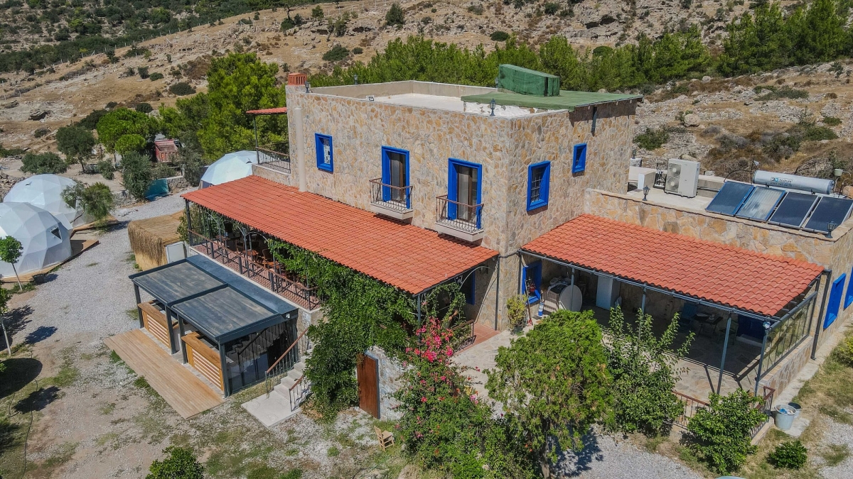 Bodrum Gündoğan’da Satılık Tam Müstakil Taş Villa-4.200 m2 arsa