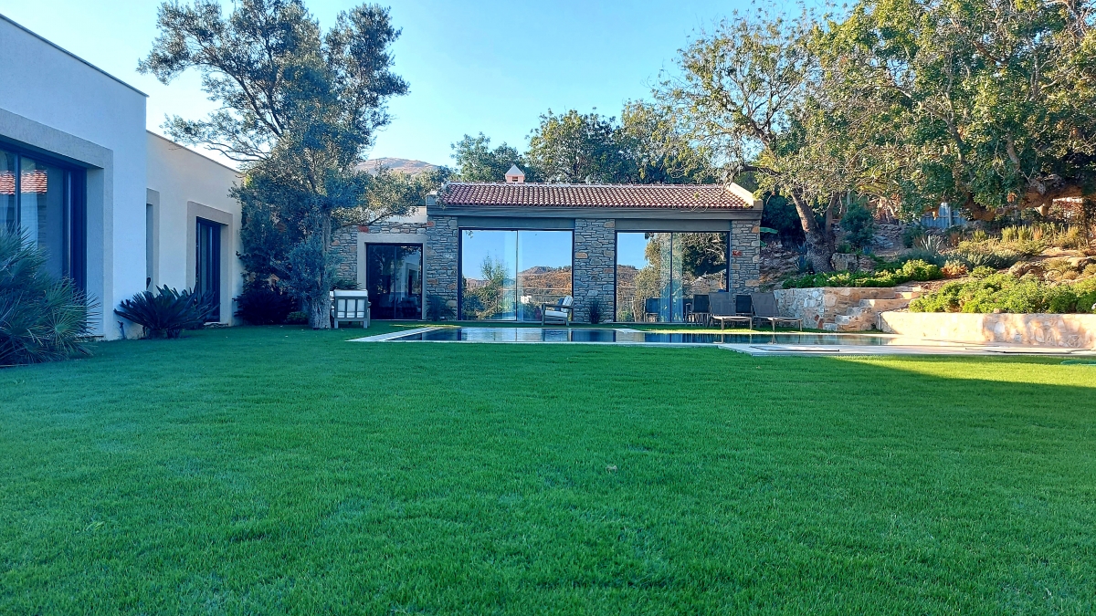 Bodrum Dereköy’de Satılık 3.200 m2 Arsa İçinde Tam Çiftlik Evi