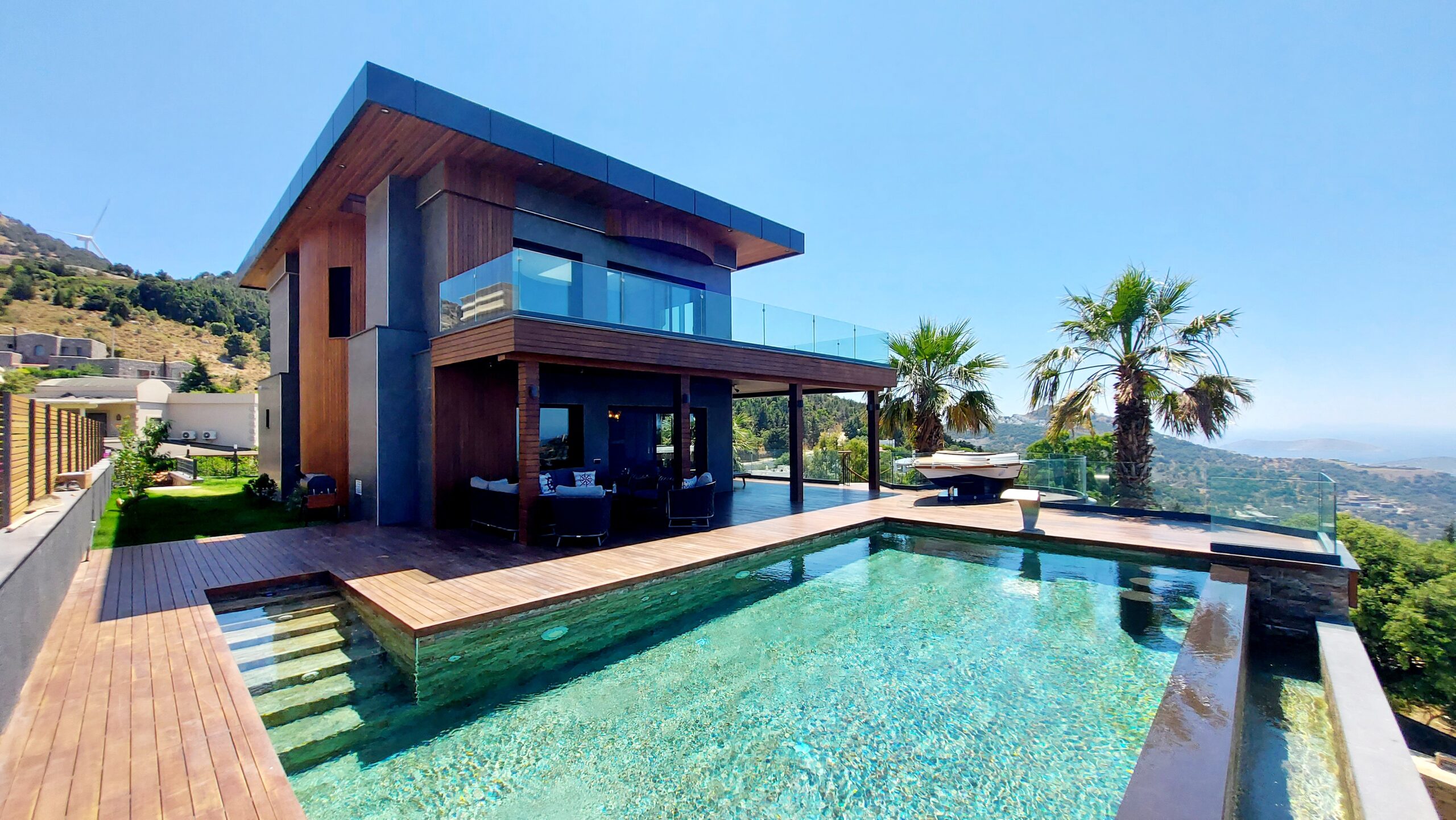 Bodrum Yalıkavakta Satılık 550 m2 Arsa İçerisinde Lüks Villa